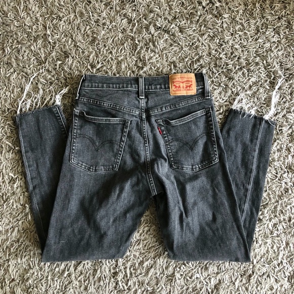 Levi's Wedgie Skinny High Rise Button Fly Ankle Jeans Washed Black Size 27 - Picture 4 of 8